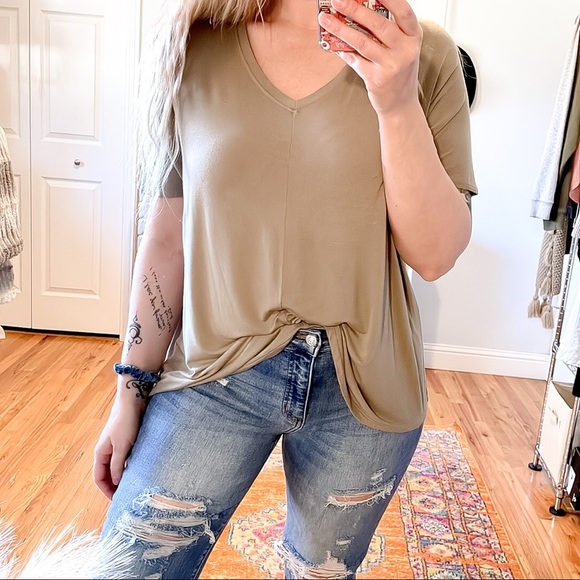 DOUBLE ZERO | Oversized Relaxed Fit V Neck Top Light Green - Picture 1 of 6